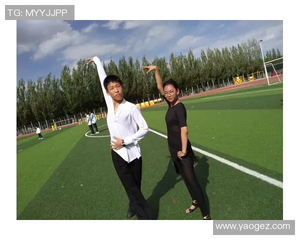 足球明星手环独特设计与魅力展示让你感受运动时尚的无限魅力